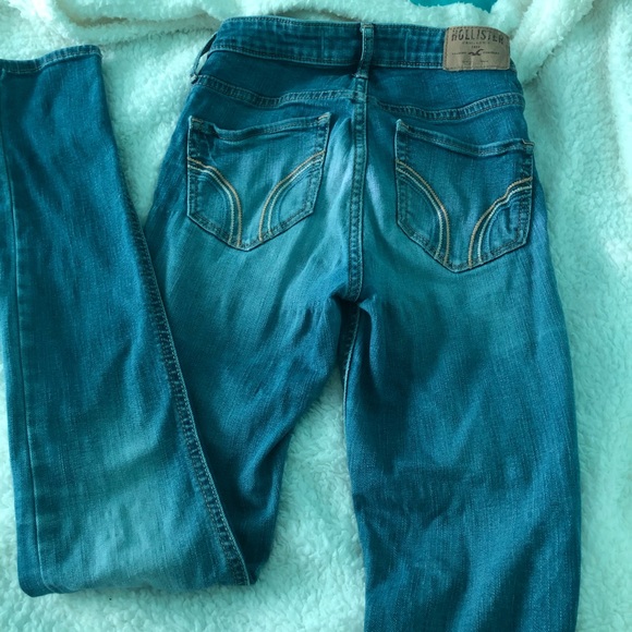 Hollister Blue High Waisted Skinny Jeans👖 - Picture 2 of 3